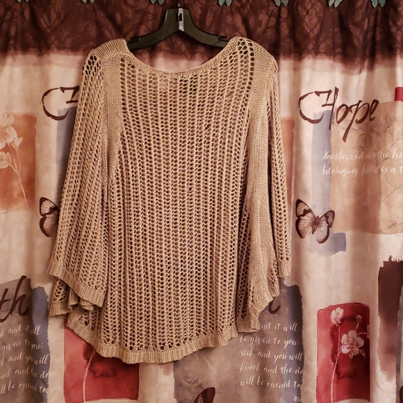 Batwing Sweater - Picture 2 of 3